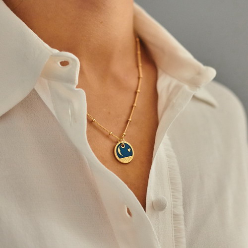 Pozlátený náhrdelník s modrým medailónom Nočná obloha