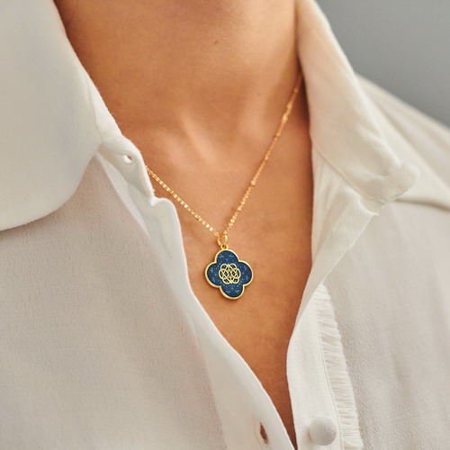 Pozlátený náhrdelník s Infinity medailónom v tvare štvorlístka