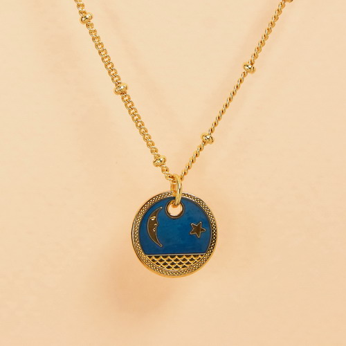 Pozlátený náhrdelník s modrým medailónom Nočná obloha